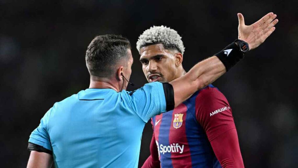 barcelonas-araujo-responds-to-gundogan-criticism